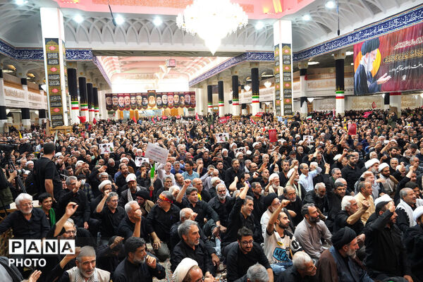 مراسم بزرگداشت قائد شهید امت در حرم حضرت معصومه(س)