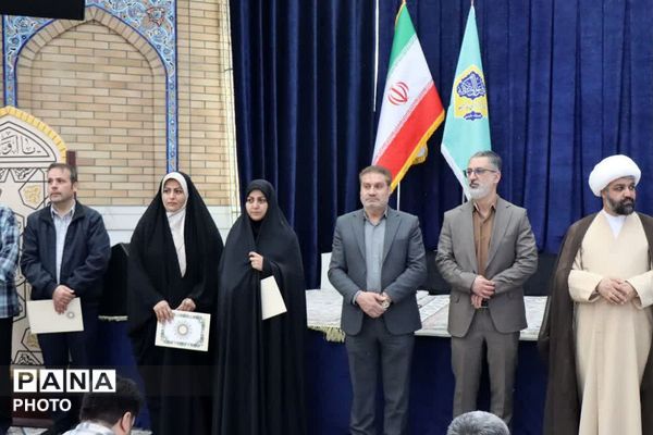 تجلیل از خادمین عرصه تربیت در نمازجمعه باقرشهر و کهریزک 