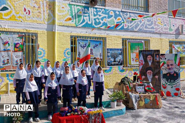 جشن شکوفه‌های کلاس اولی در دبستان فرهنگیان