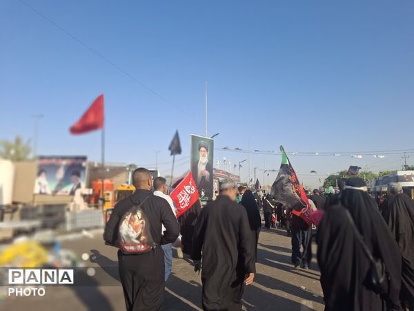 سنگ تمام مواکب عراقی در پذیرایی از  زوار پیاده اربعین حسینی