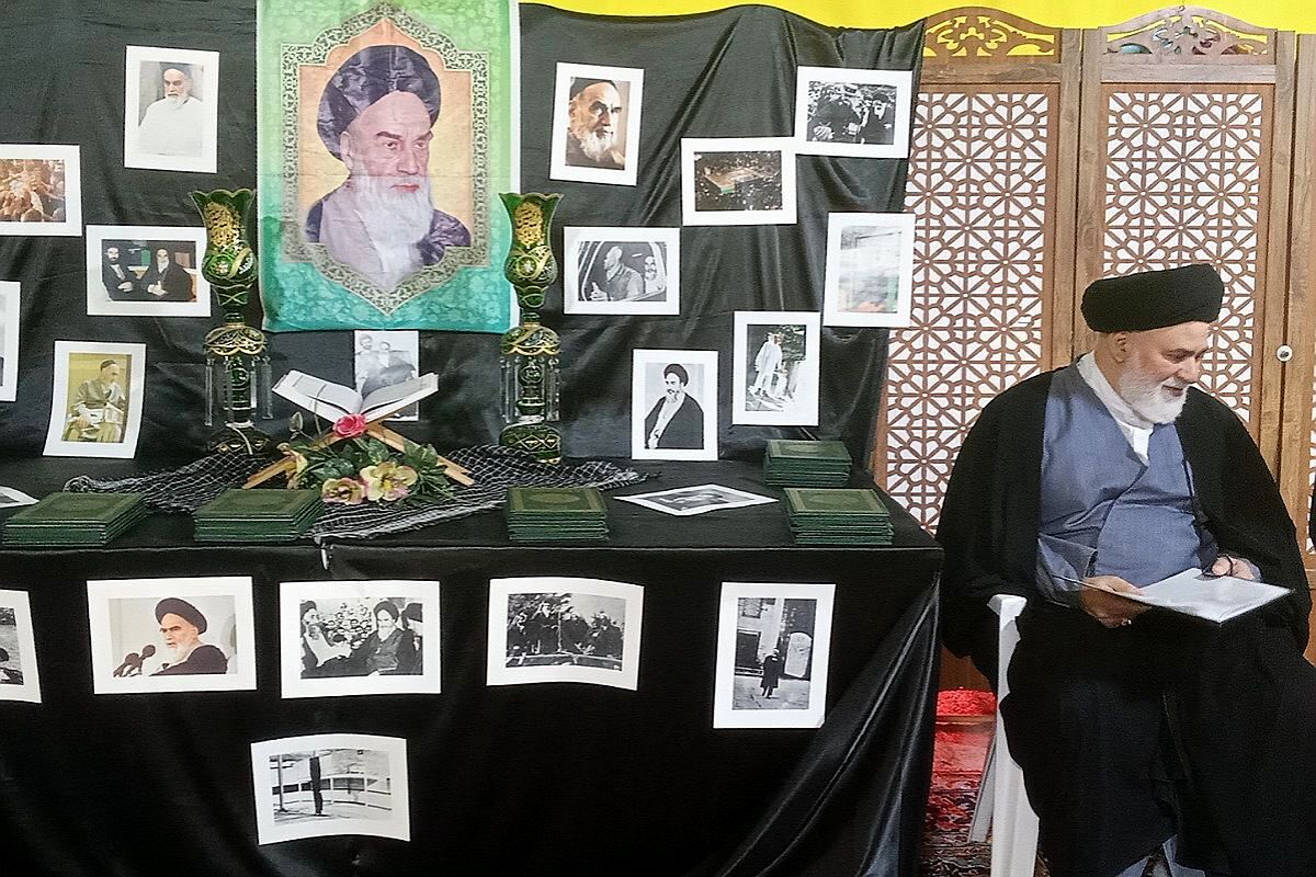 مراسم ارتحال امام‌خمینی(ره)‌ در مصلی بهارستان ۲