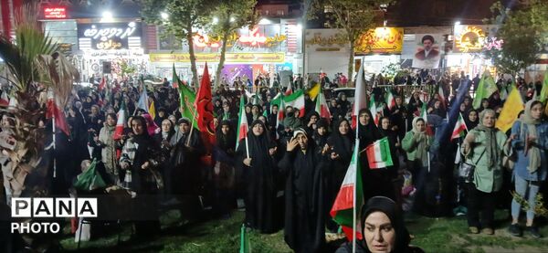 حضور پررنگ مردمان هشتگرد در راهپیمایی هرشب 