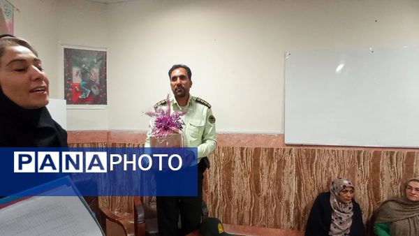 جلسه اولیا و مربیان در دبیرستان گلشن آزادی