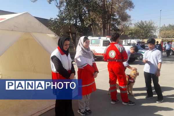 برگزاری افتتاحیه «هفته پدافند غیرعامل » در دبیرستان ماندگار مدرس ناحیه دو شهرری 