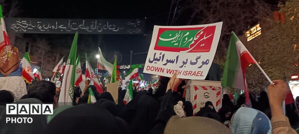 پیمان دوباره با رهبری با نوای رسای مهدی رسولی در آیین تجدید بیعت 