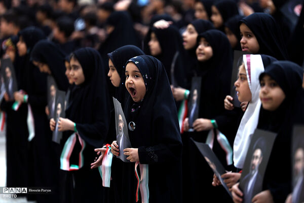 برگزاری همایش بزرگ جمع‌خوانی دانش‌آموزان با اجرای سرود و نوحه حماسی «باید برخاست»