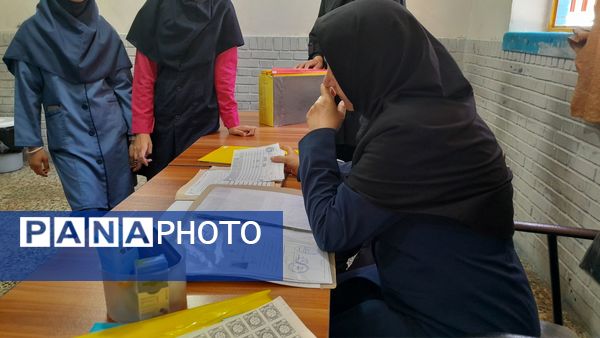 هدایت تحصیلی دانش آموزان پایه نهم دبیرستان میثاق منطقه تبادکان مشهد