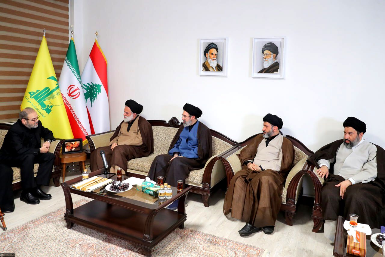 حضور جمعی فرزندان حضرت آیت‌الله خامنه‌ای در دفتر حزب‌الله لبنان