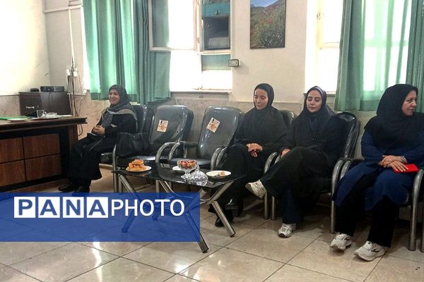 برگزاری اختتامیه پایگاه تابستانی دبیرستان توحید یک؛ همراه با جلسه‌ ی خود مراقبتی