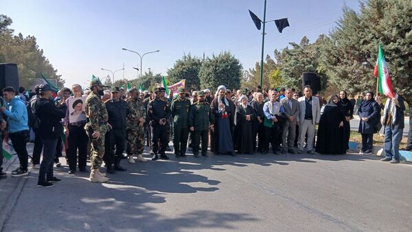 راهپیمایی 13 آبان دانش‌آموزان و مسئولین شهر مهستان