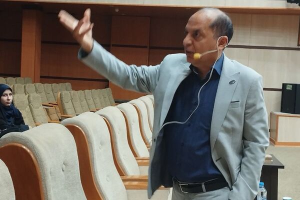 بازدید دانش‌آموزان ناحیه 2 بهارستان از کارخانه سرم‌سازی رازی