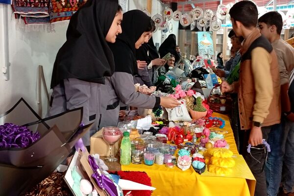 بازارچه خلاقیت؛ جشن خوداتکایی دختران خدیجه‌الکبری در قالب دست‌سازه‌ها و طعم‌ها