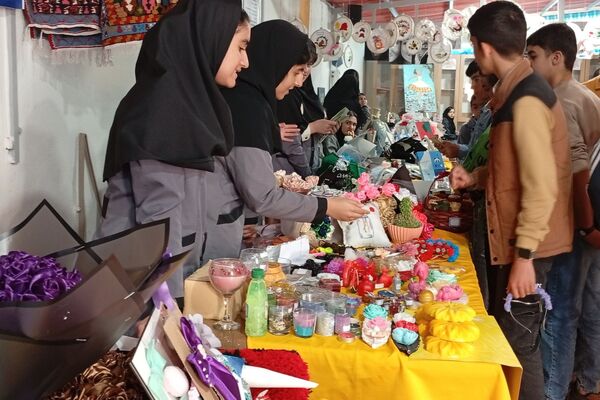 بازارچه خلاقیت؛ جشن خوداتکایی دختران خدیجه‌الکبری در قالب دست‌سازه‌ها و طعم‌ها