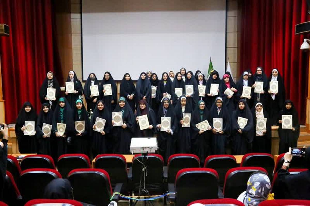 برگزیدگان پنجمین جشنواره تئاتر «دختران تمدن‌ساز» استان قم تجلیل شدند