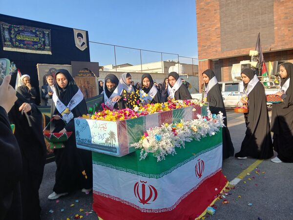 مدرسه دخترانه رقیه بدیعی میزبان شهید گمنام 