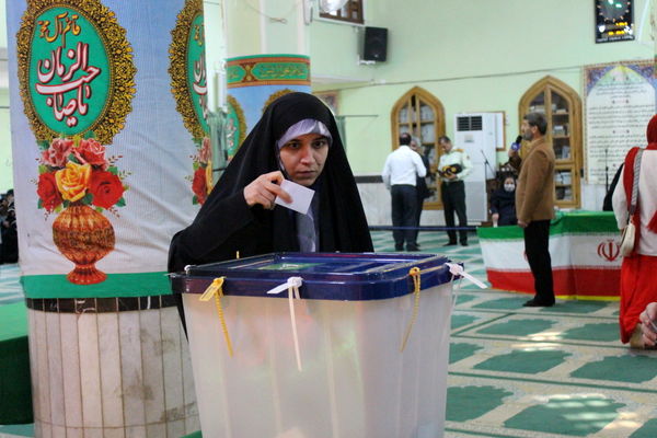 حضور پرشور مردم ولایت‌مدار بوشهر در پای صندوق‌های رأی