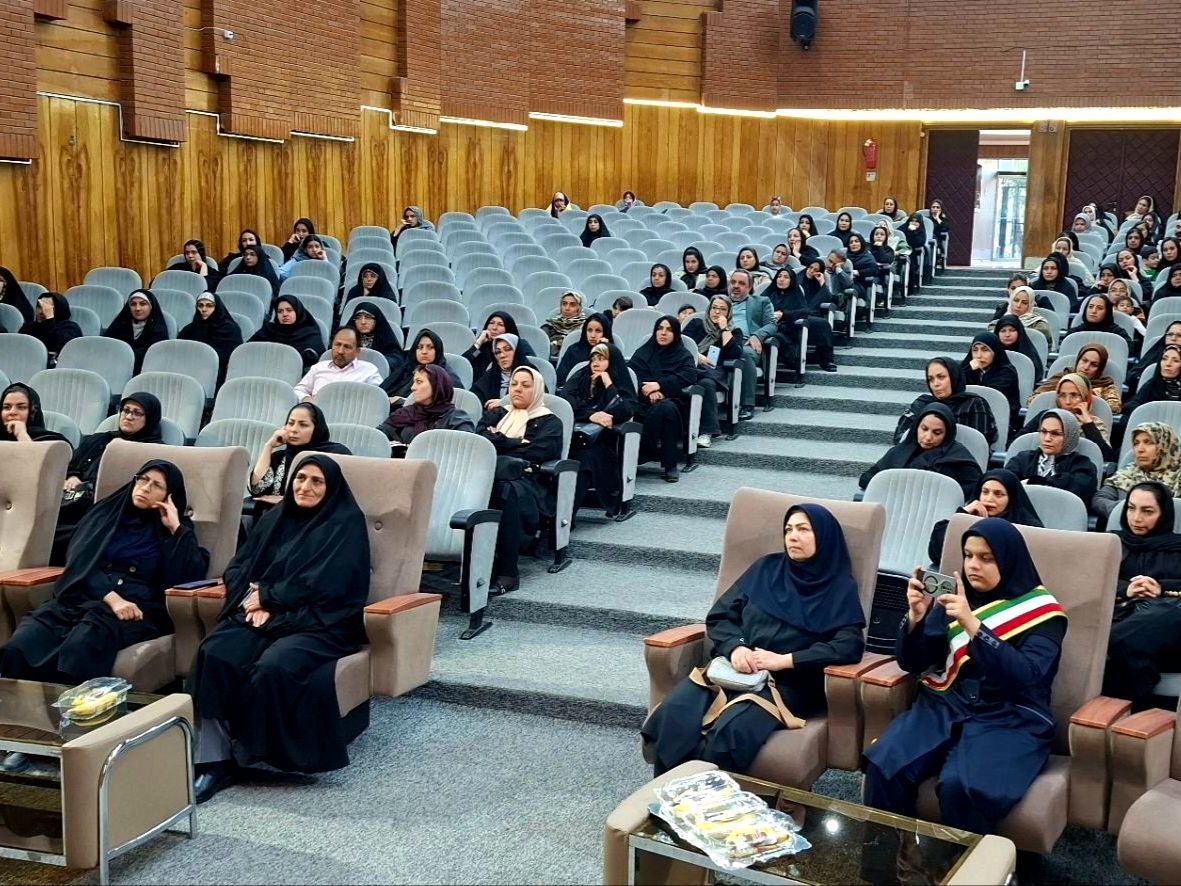 انتخابات اعضای انجمن اولیا و مربیان دبیرستان دخترانه انقلاب ناحیه دو