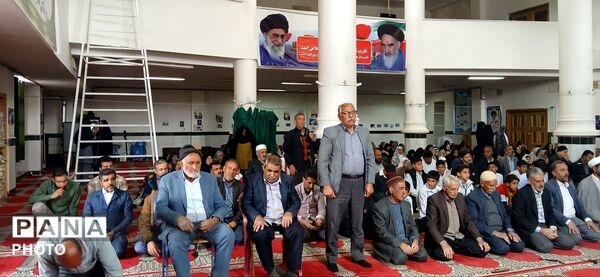 حضور پررنگ دانش‌آموزان بیرانوندی در نماز جمعه