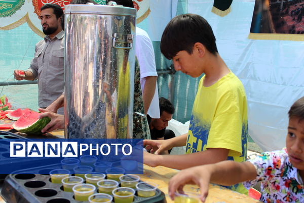 شادپیمایی مردم شهر درق پس از عملیات وعده صادق 3 در روز عید غدیر