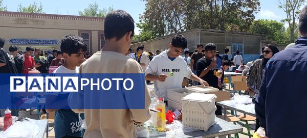 برپایی بازارچه در مدرسه ولیعصر آشخانه 