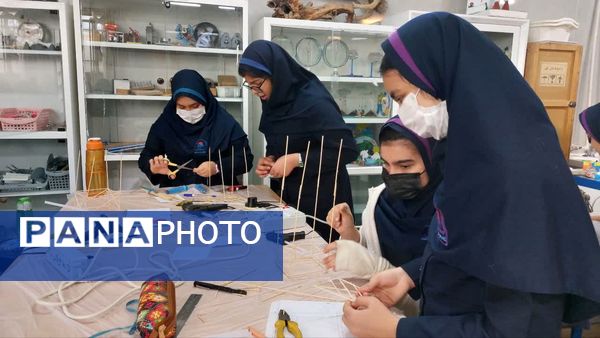 کارسوق سازه های سرنگی در دبیرستان دخترانه شاهدبحرینیان ناحیه۴ اصفهان