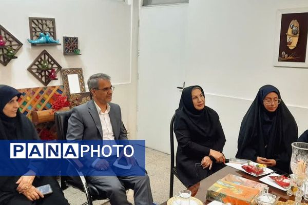 برپایی نشست ادبی به مناسبت بزرگداشت روز معلم و سعدی شیرازی