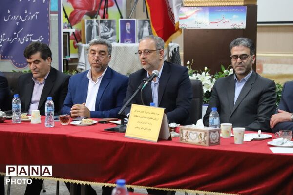 مطالبات بی‌واسطه شورای دانش‌آموزی مدرسه شهید مسافری تبریز با مسوولان وزارت آموزش و پرورش 