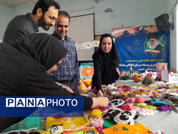 جشنواره فرهنگی هنری "امید فردا" در دبیرستان شاهد فیض ناحیه ۳ شیراز