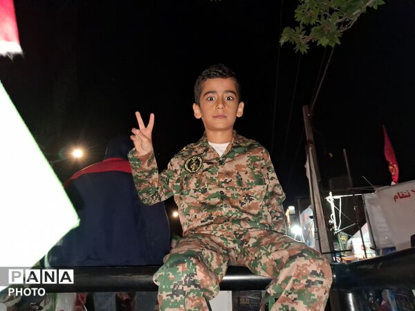 پنجاه و دو شب  در میدان پای کار ایران