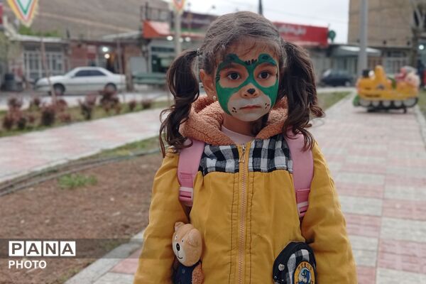 لبخندهای کودکانه زیر پرچم سبز رضوی