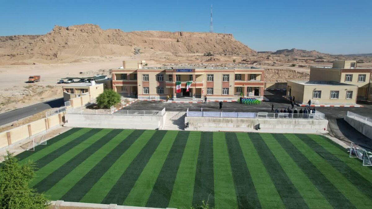 افتتاح ۱۱۵ و کلنگ‌زنی ۳۳۳ کلاس درس همزمان با سفر هیات دولت به خوزستان
