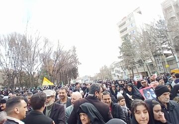 جشن پیروزی انقلاب اسلامی در بروجرد: مردم ولایتمدار با حضور گسترده، وفاداری خود به آرمان‌های انقلاب را فریاد زدند