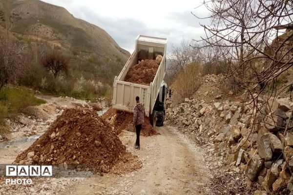 بهسازی جاده مسیر باغات و آبشار به همت شهرداری بار 