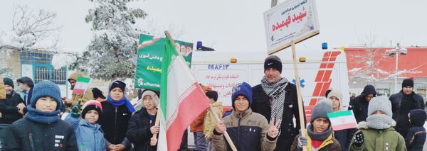 حضور پر شور فرهنگیان و دانش آموزان در کنار مردم ولایتمدار شهرستان صالح آباد در یوم الله ۲۲بهمن