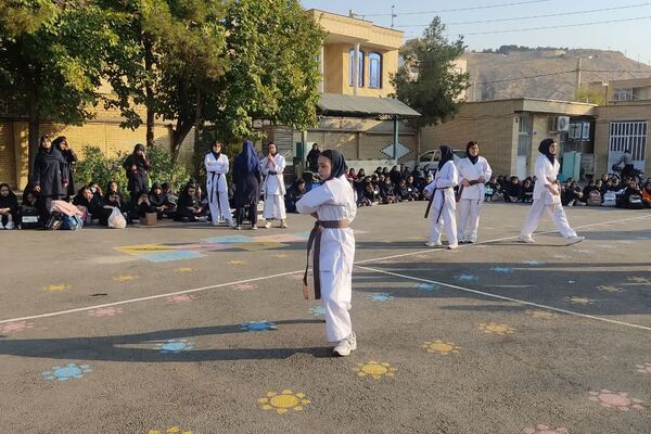 هفته تربیت‌بدنی در دبیرستان فرشتگان ناحیه ۴شیراز