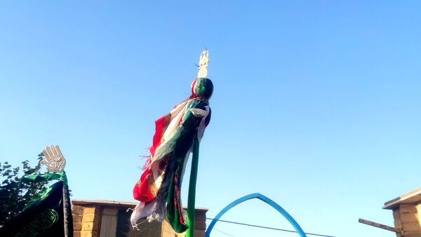 آیین جمع آوری نذورات مردمی در روز عاشورا 