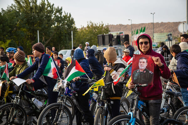 همایش دوچرخه‌سواری در آستانه 13 آبان