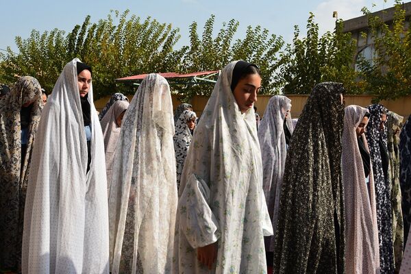 نماز باران، همخوانی زمین و آسمان در دبیرستان ولایت بهارستان‌دو