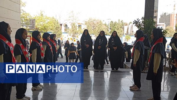 مراسم  تحلیف پیشتازان چهارمی در دبستان آرمینه مصلی نژاد 