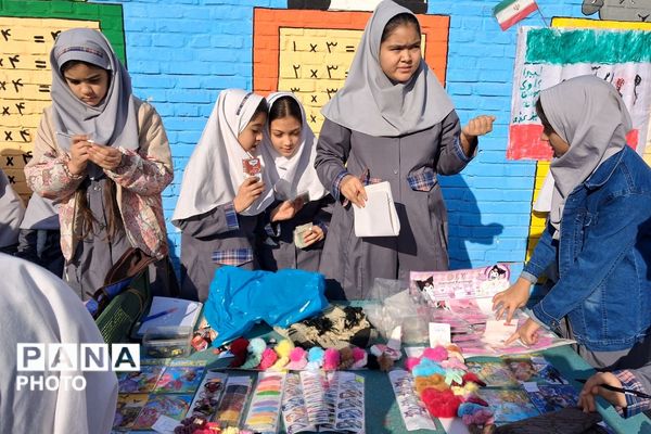 بازارچه دانش آموزی در دبستان شهید ناصری ناحیه دو شهرری 