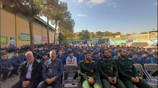 دفاع مقدس در قاب تاریخ میان دانش آموزان