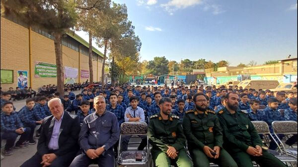 دفاع مقدس در قاب تاریخ میان دانش آموزان