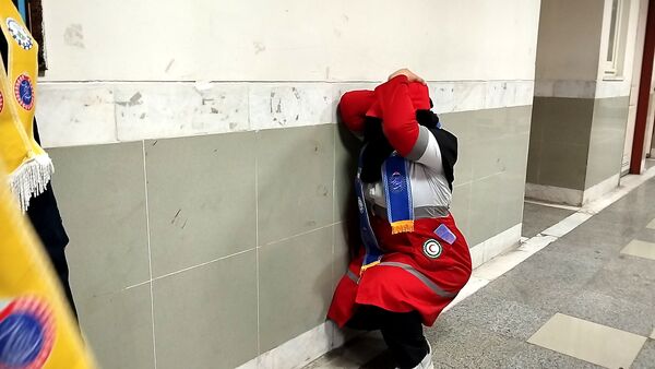 مانور زلزله و ایمنی در مدرسه هوشیار