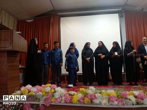 تجلیل از برگزیدگان تئاتر درسی و خبرنگاران پانا در ساوجبلاغ 