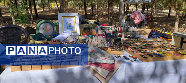 نمایشگاه محصولات دستی بانوان در بوستان نرگس قم