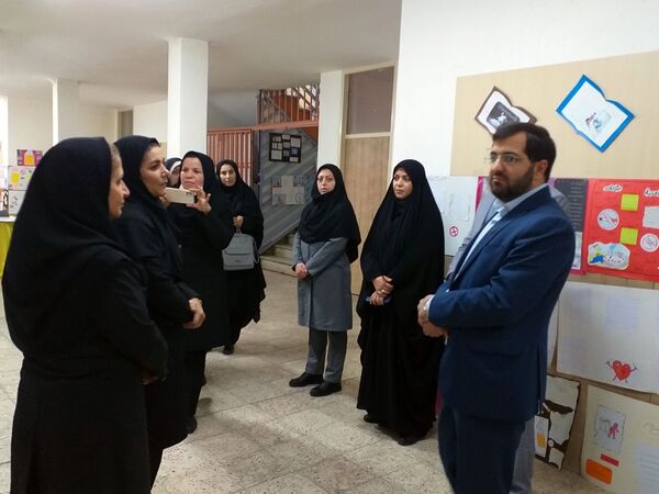 آیین افتتاحیه طرح کانون یاریگران زندگی و برپایی نمایشگاه مبارزه با آسیب‌های اجتماعی در دبیرستان شهید همت ملارد