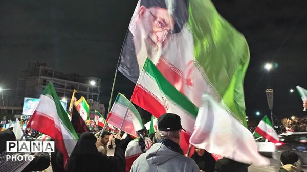خروش مردم همیشه در صحنه مشهد در راهپیمایی های شبانه