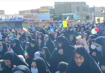 حضور پرشور دانش‌آموزان و فرهنگیان زابل در راهپیمایی باشکوه ۲۲ بهمن