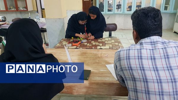 مسابقات آزمایشگاهی مدارس پارسیان