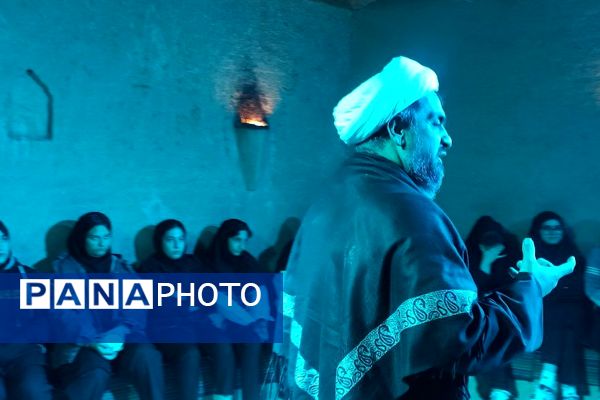 بازدید دانش‌آموزان دبیرستان یادگار امام از کوچه‌های بنی‌هاشم